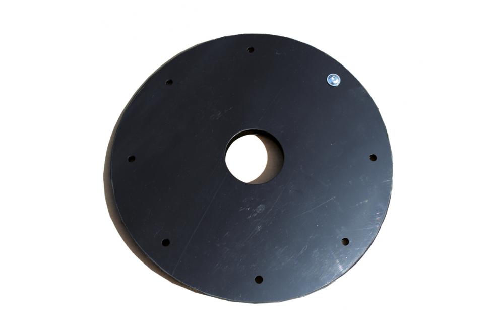 Zwei runde Kunsstoffplatten mit einem runden Loch in der Mitte, übereinanderliegend, mit acht Löchern regelmässig dem Rand nach angeordnet, eine Schraube im Loch oben rechts hält beide Platten zusamme